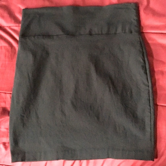Black Mini Pencil Skirt With Pleating - Picture 3 of 5